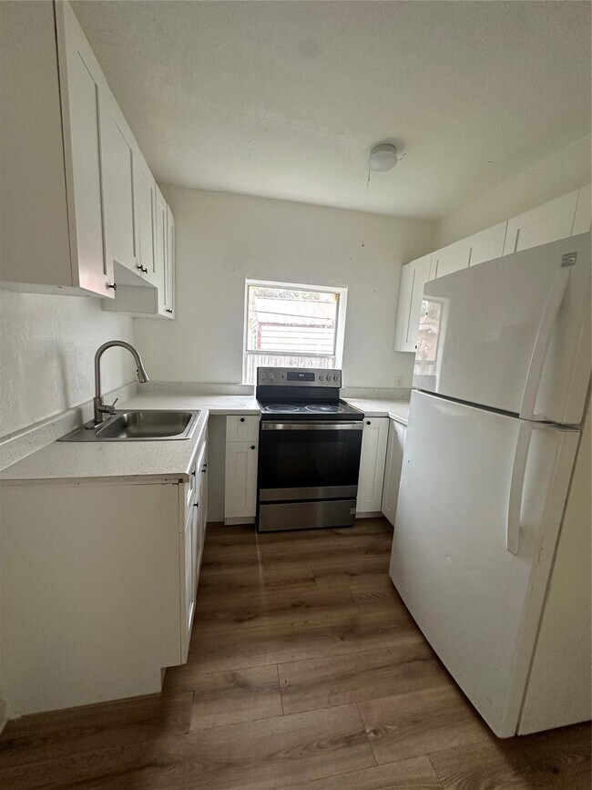 Building Photo - 1947 Buchanan St