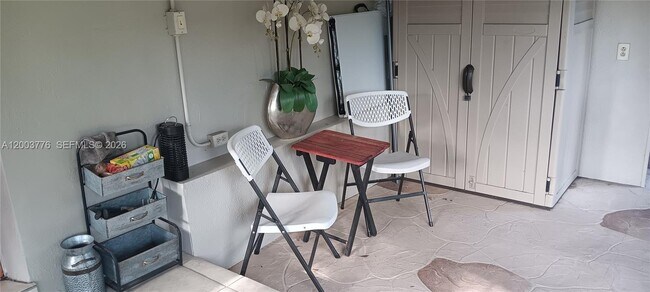 Building Photo - 1600 SW 14th St