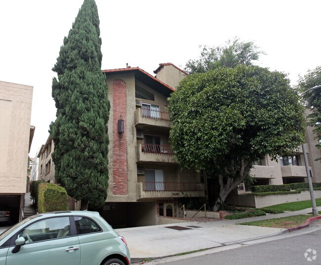 Primary Photo - 11661 Goshen Ave