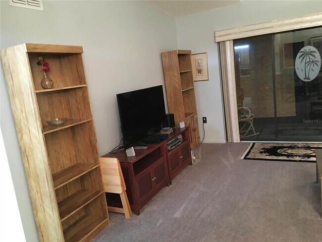 Building Photo - 2655 Pine Ridge Way N