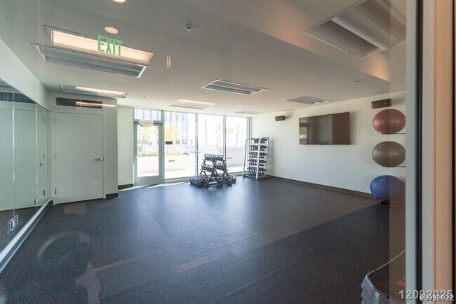 Building Photo - Ke Kilohana –$2700 Modern 1 Bed / 1 Bath Condo with Parking in Ward Village