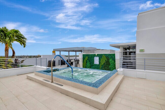 Building Photo - 155 E Boca Raton Rd