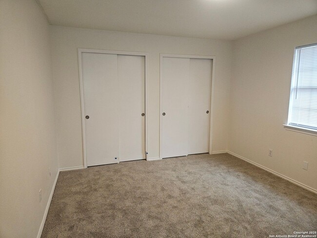 Building Photo - Gated Community Near Medical Center