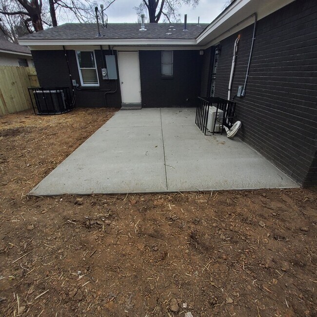 Building Photo - 4873 Verne Rd