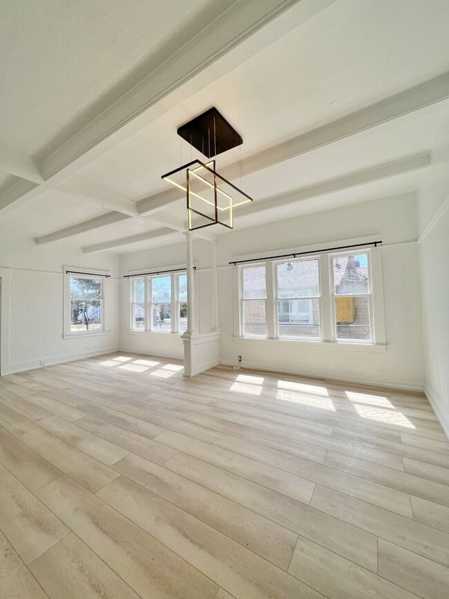 Building Photo - RENOVATED 3 BD Bungalow in MidTown!