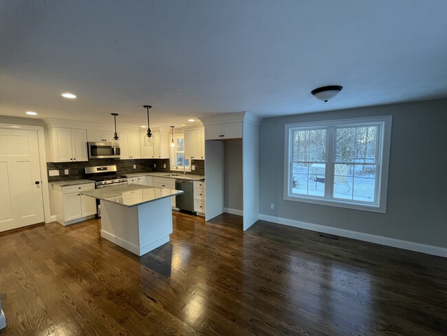 Building Photo - 13 Firefly Ln