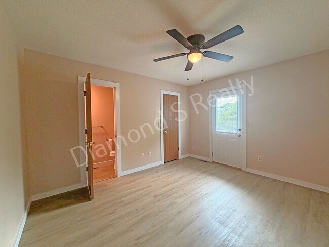 Building Photo - 1508 W Rainey St