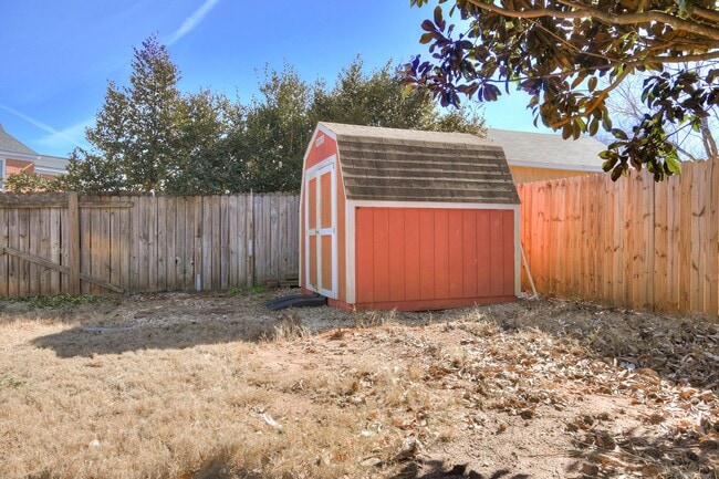 Building Photo - Large 3 Story Home in Evans!