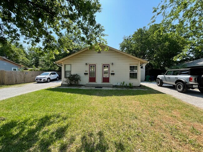 Building Photo - 909 Vine St