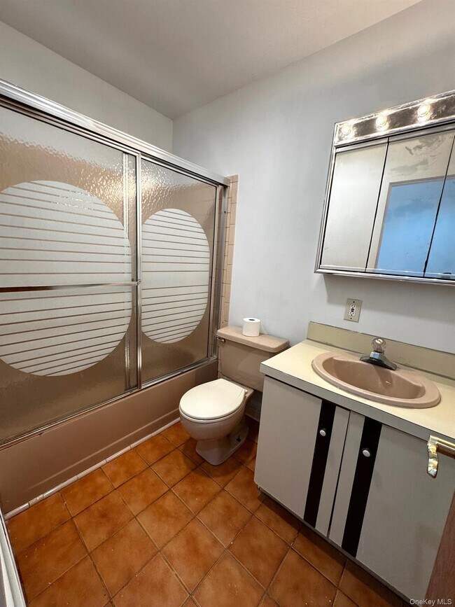 Building Photo - 2581 Roanoke Ave