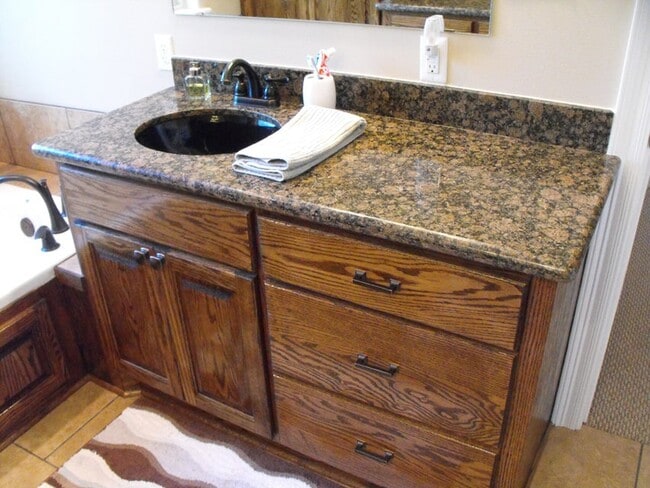 Building Photo - 147 Smithbrook Rd