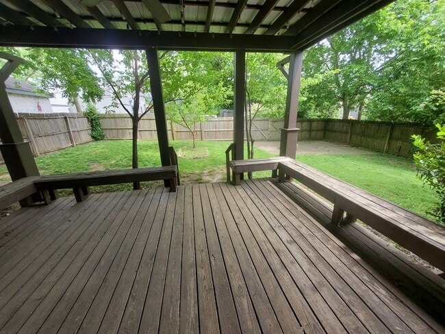 Building Photo - Check out this beautiful 3BR/2BA bungalow ...