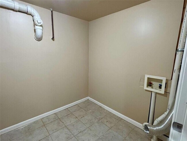 Building Photo - 540 Chandon Way