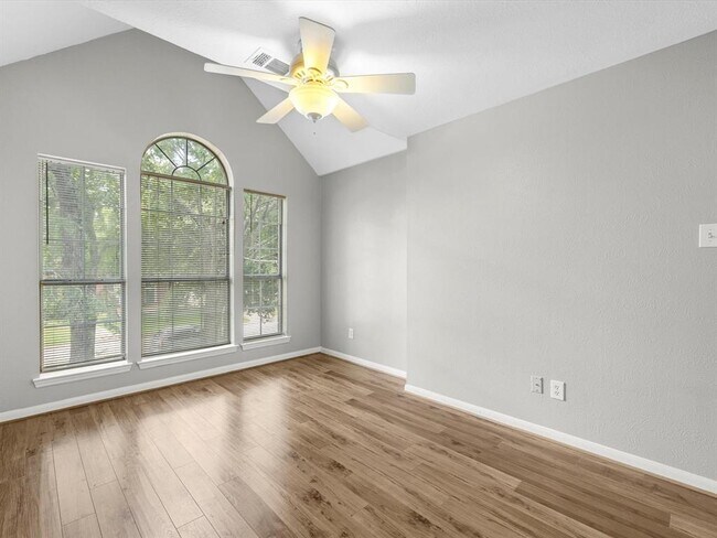 Building Photo - 3910 Echo Mountain Dr