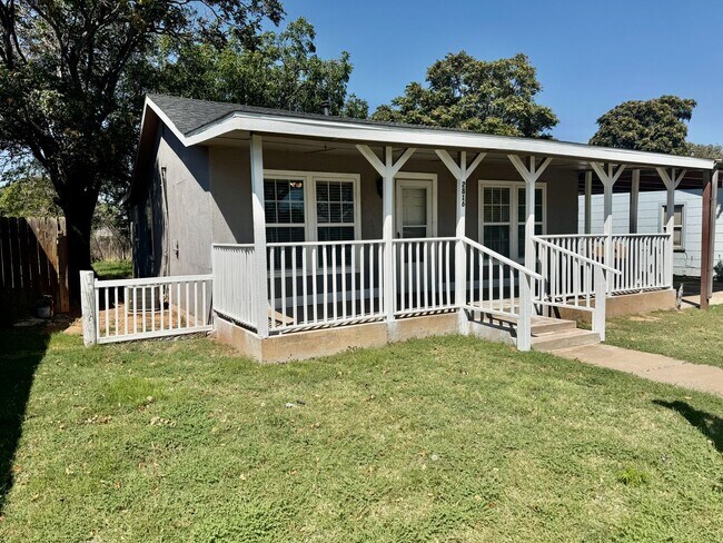 Building Photo - 2816 1st Pl