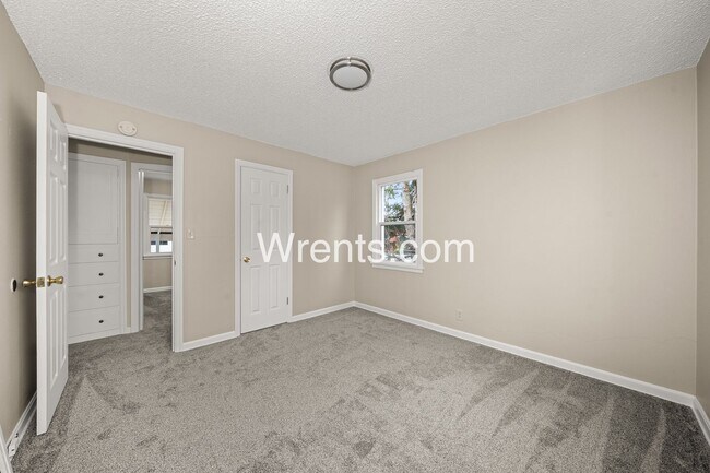 Building Photo - Newly renovated 3bd 2bath Shadle Rancher MUST SEE