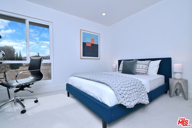 Building Photo - 11640 Woodbridge St