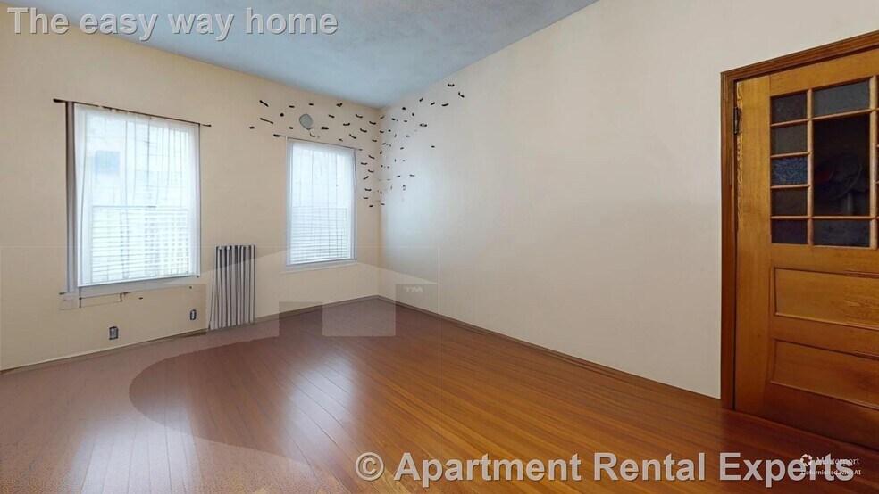 Building Photo - 240 School St