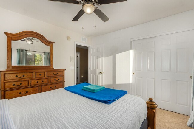 Building Photo - Spectacular 5 bdrm Home, OFFERS SOLAR ELECTRIC!