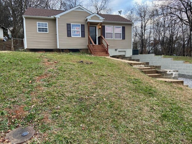 Primary Photo - Downtown, Remodeled Home w/ Large Yard