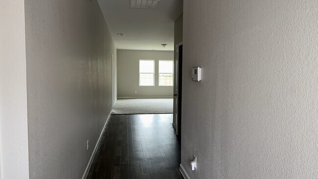 Building Photo - 421 Waterline Dr