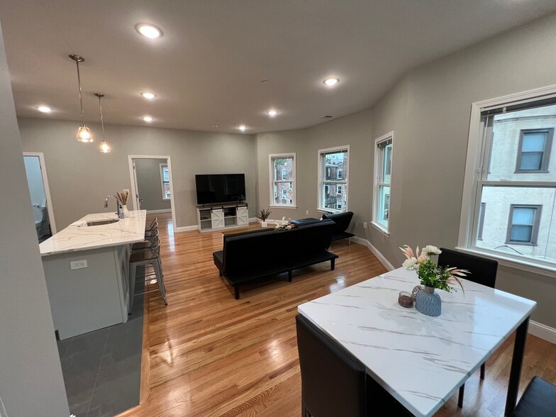 Building Photo - 14-16-16 Hamilton Rd