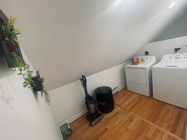 Building Photo - 76 Treat Ave