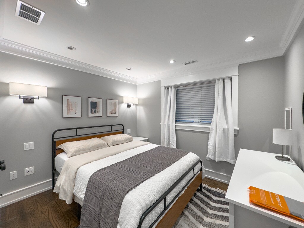 Building Photo - 3445 N Hoyne Ave