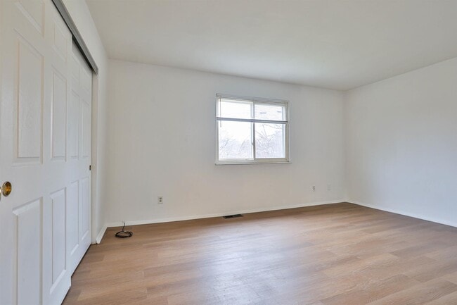 Building Photo - 1556 Meredith Dr