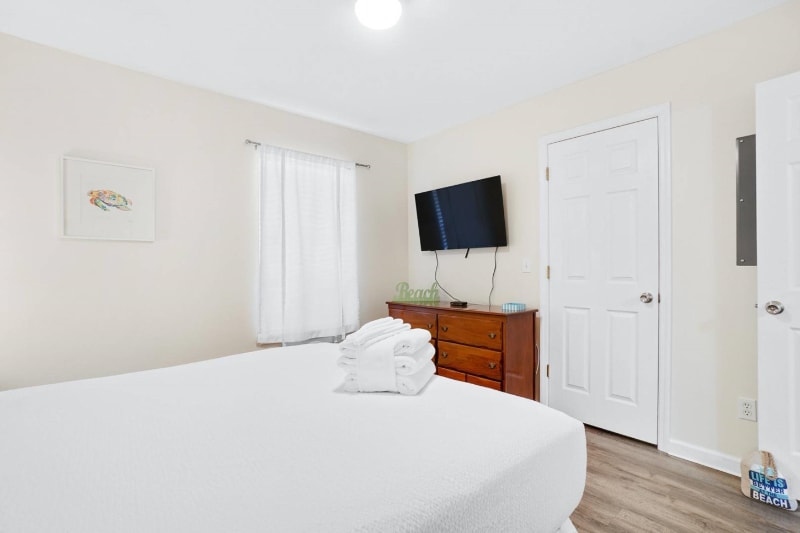 Building Photo - 22609 Sunset Ave