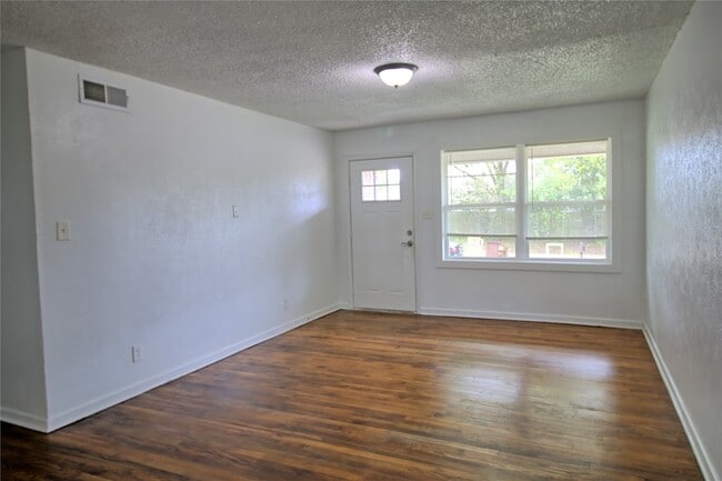 Building Photo - 115 Charles Ln