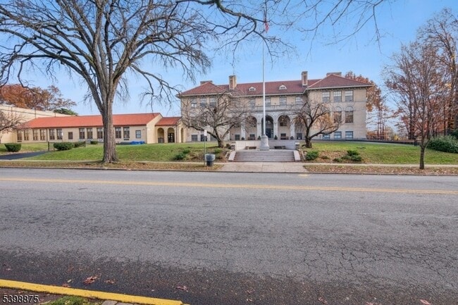 Building Photo - 258 Ridgewood Ave
