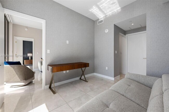 Building Photo - 2678 Tigertail Ave