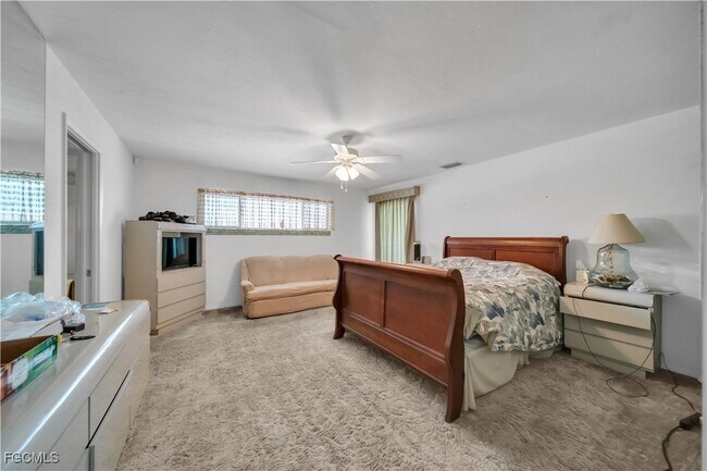 Building Photo - 1011 SE 40th St