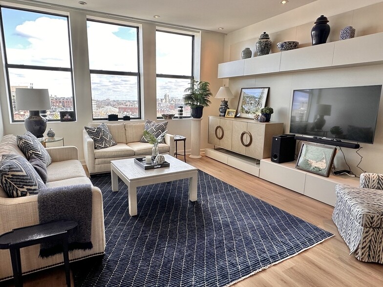 Primary Photo - 285 Columbus Ave
