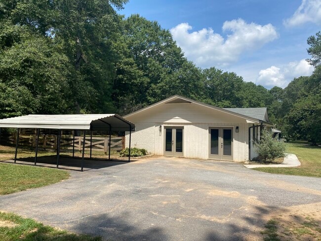 Building Photo - 3174 Double Springs Rd
