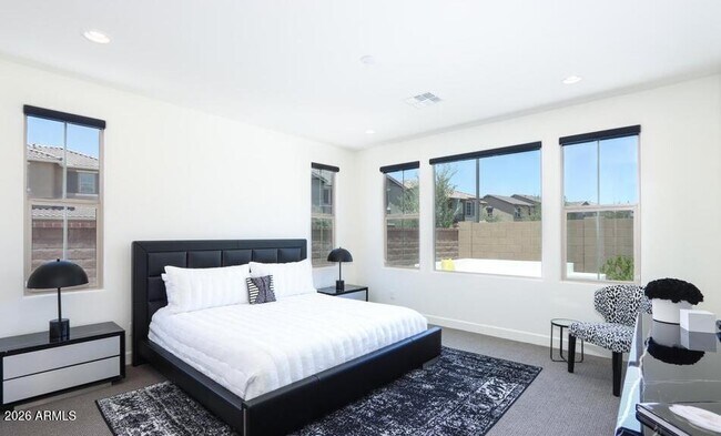 Building Photo - 948 W Yosemite Dr