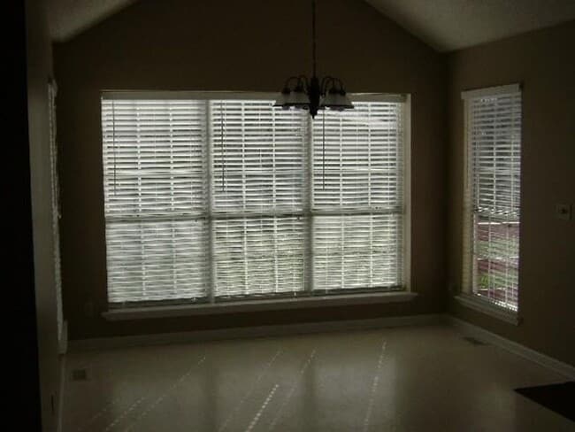 Building Photo - Cute Home on Cul de Sac!