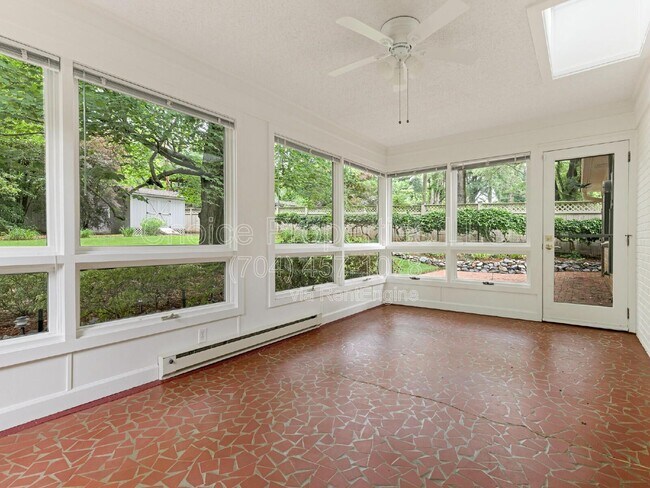 Building Photo - 421 Blairmore Dr