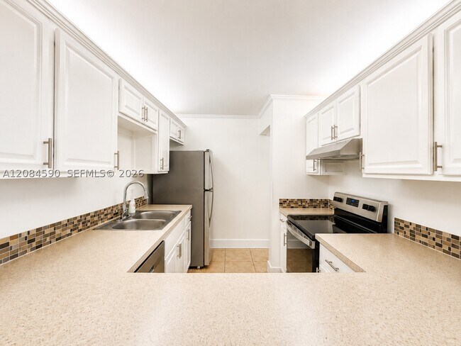 Building Photo - 9430 Live Oak Pl