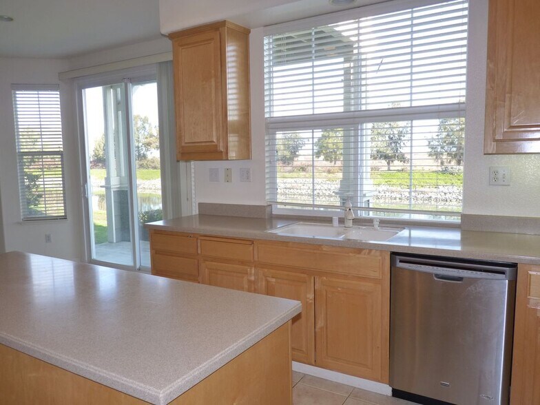 Building Photo - 1065 Rockport Ave