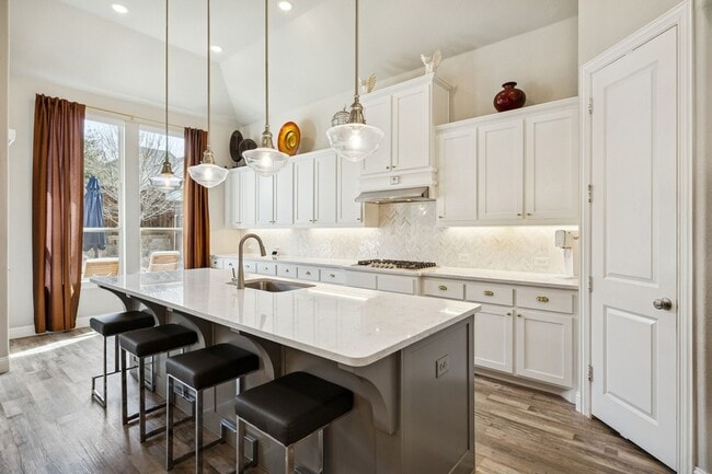 Building Photo - 950 Gentle Knoll Ln