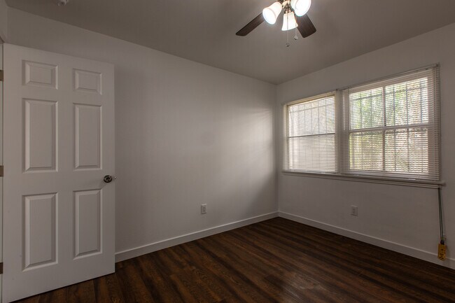 Building Photo - 5421 S Gramercy Pl
