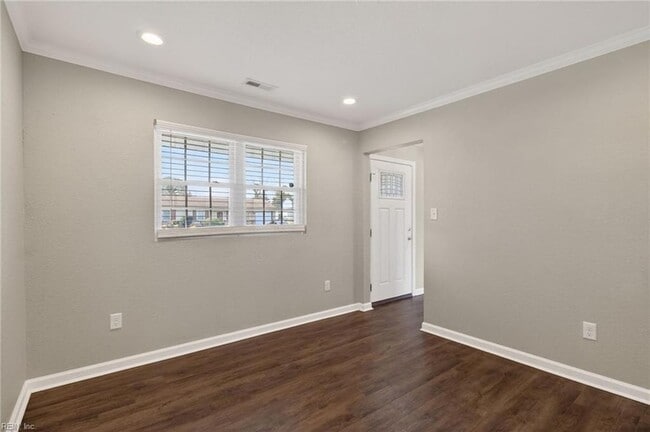 Building Photo - 3016 Aaron Dr