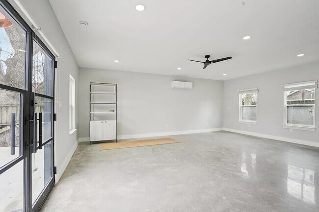 Building Photo - 1410 Elliott St