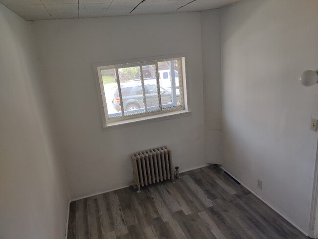 Building Photo - 90 Oak St