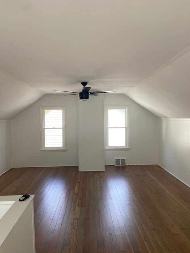 Building Photo - COMING SOON! GORGEOUS 3 BED 2 BATH BUNGALO...