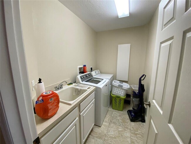 Building Photo - 6360 Water Crest Way