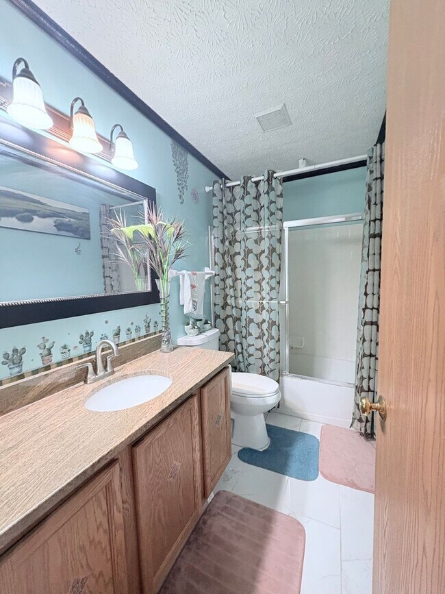 Building Photo - Furnished 4BR 2 BA Home w/ Covered Patio in Groveport!