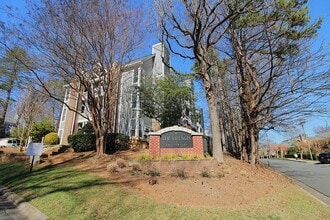 Building Photo - Furnished Elizabeth Condo!